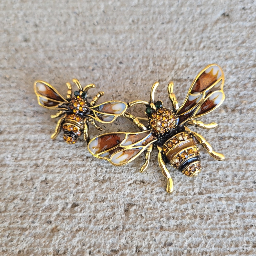 Honey Bee Brooch 🎁NWT